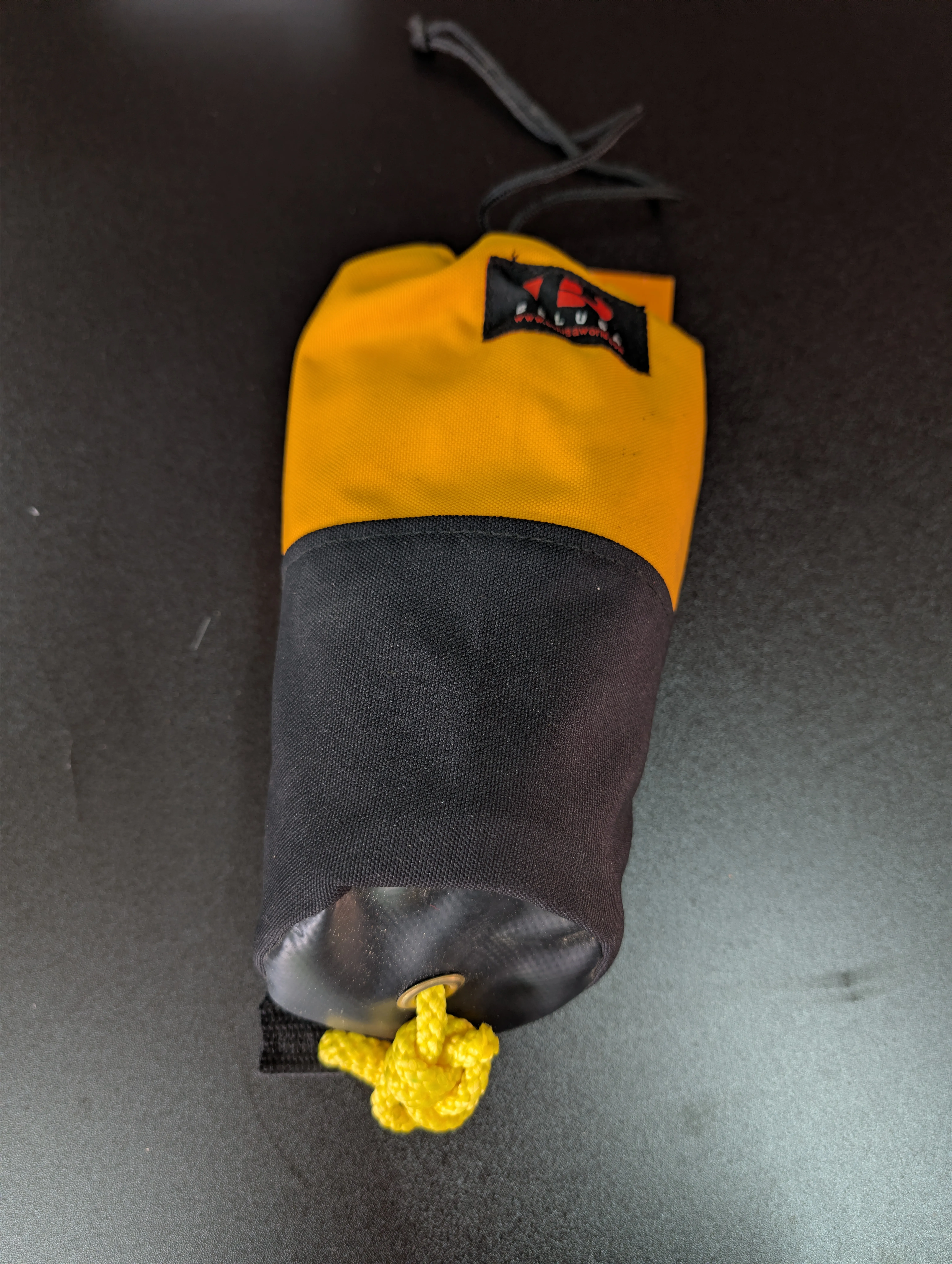 Beluga Throw Bag