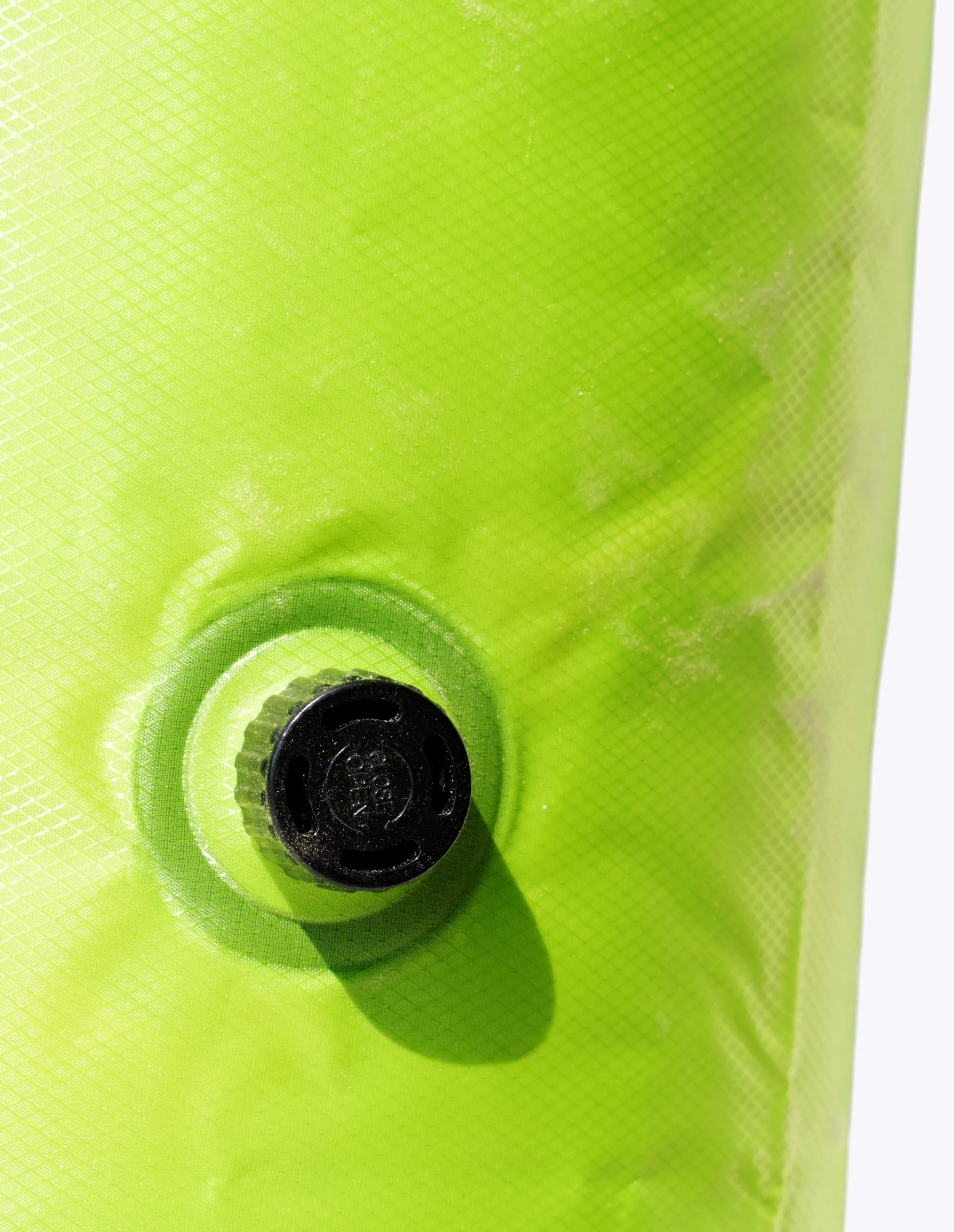 Dry bag with valve compression